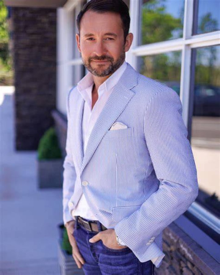 Can you wear a seersucker jacket with jeans?