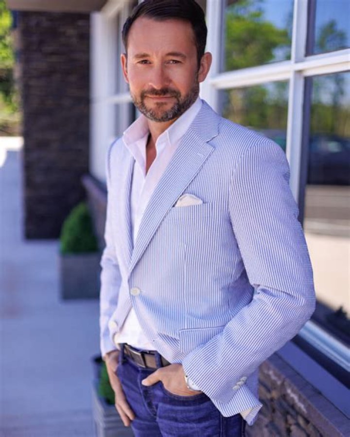 Can you wear a seersucker jacket with navy pants?