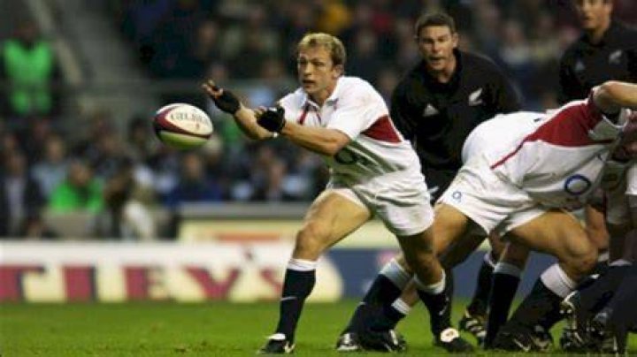 Can you wear gloves in rugby?