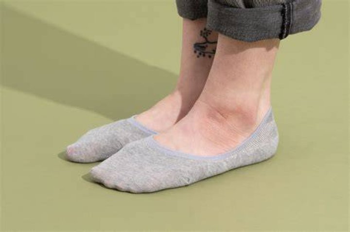 Can you wear low socks in the NFL?