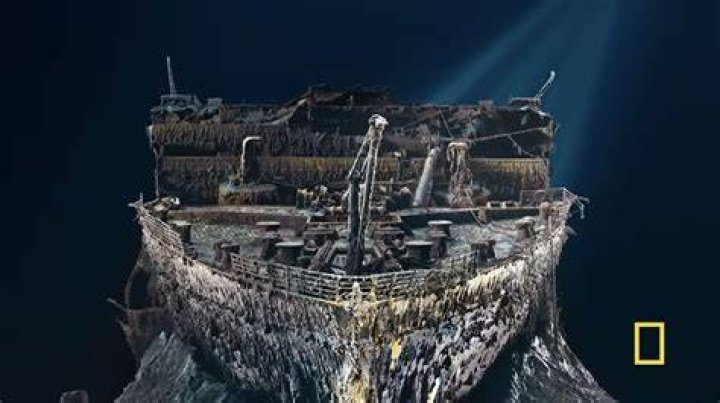 Did anyone survive in the water from the Titanic?