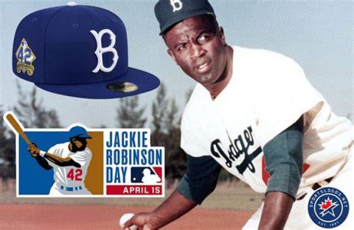 Did Jackie Robinson play for the Homestead Grays?