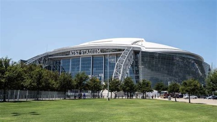 Did Jerry Jones pay for the stadium?