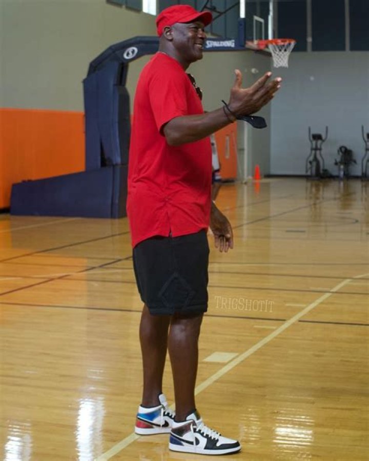 Did Jordan wear mids?