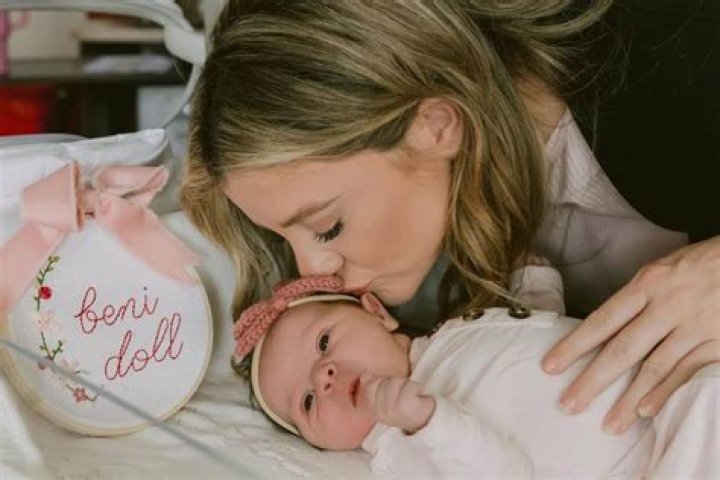 Did Lauren Wood have a baby?