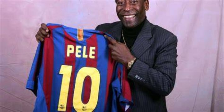 Did Pele ever play for Barcelona?