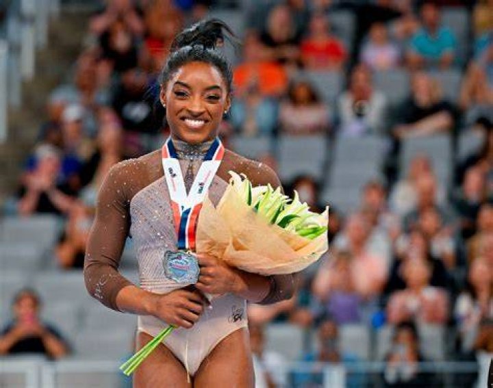 Did Simone Biles quit 2021?