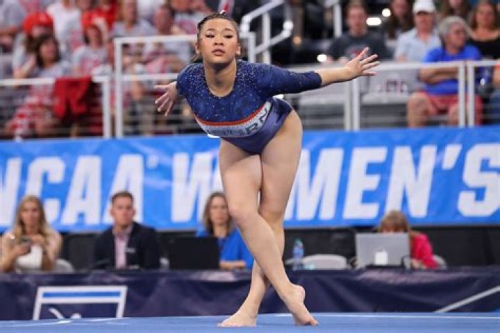 Did Suni Lee get medal in uneven bars?