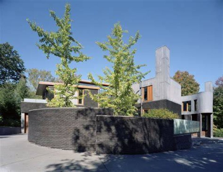Did Tom Brady's house in Brookline ever sell?