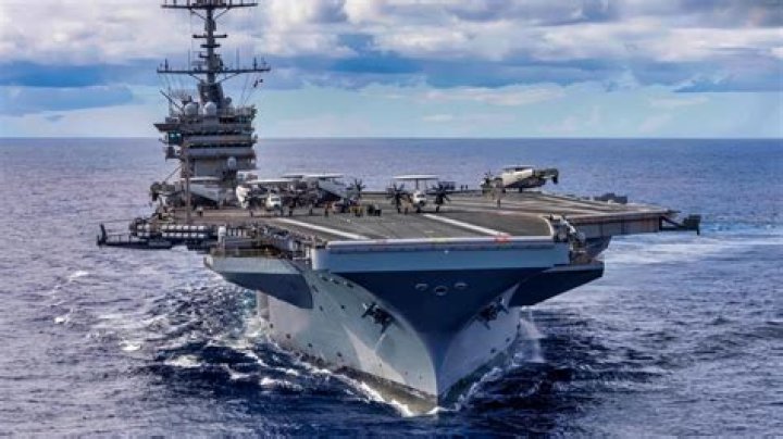 Do aircraft carriers have guns?