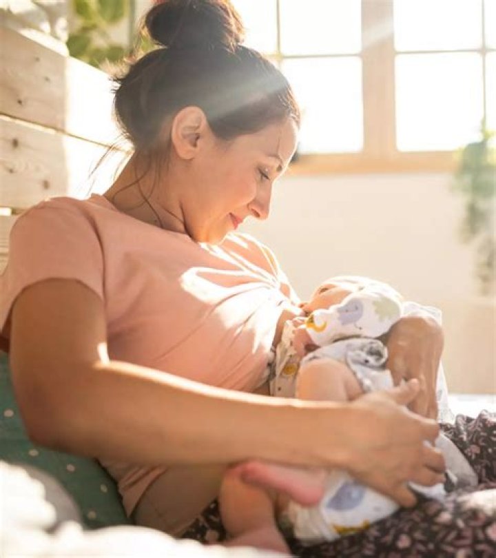 Do breasts weigh more when breastfeeding?