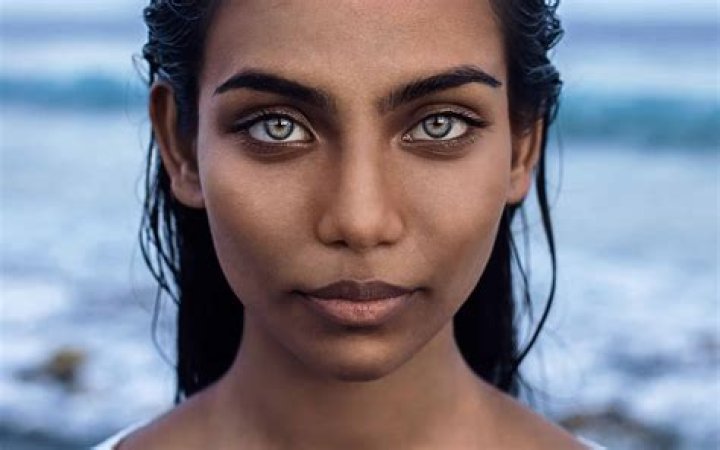Do brown eyes see better in the sun?