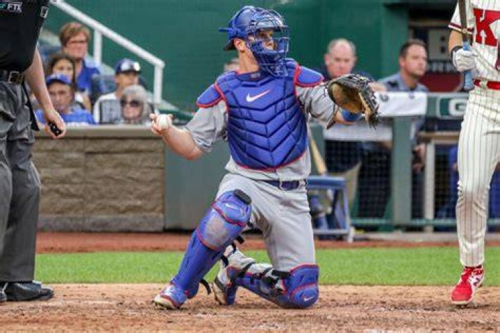 Do catchers talk to batters?