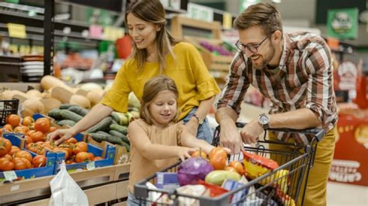 Do celebrities do their own grocery shopping?