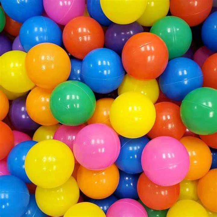 Do foxes play balls?