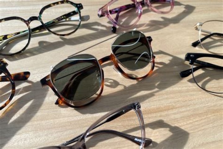 Do glasses strengthen your eyes?