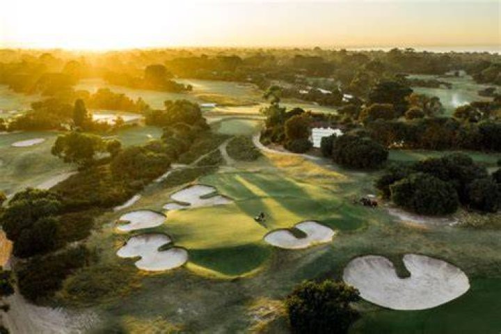 Do golf pros cheat?
