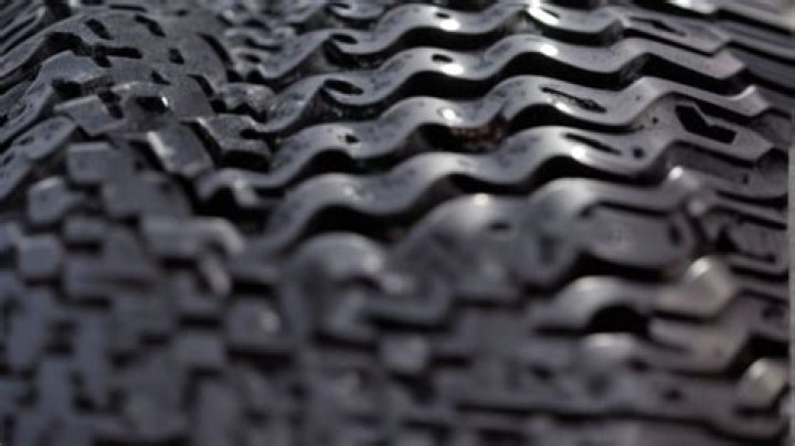 Do NASCAR tires have air?