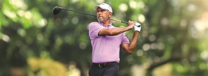Do professional golfers wear watches?
