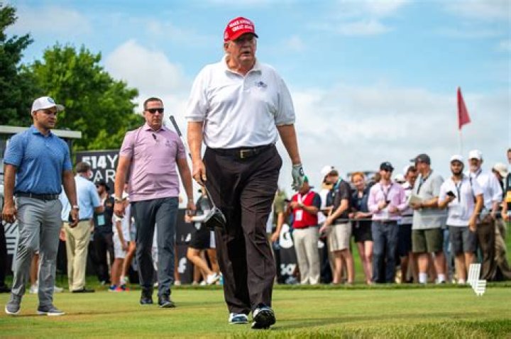 Do shirts have to be tucked in on the golf course?