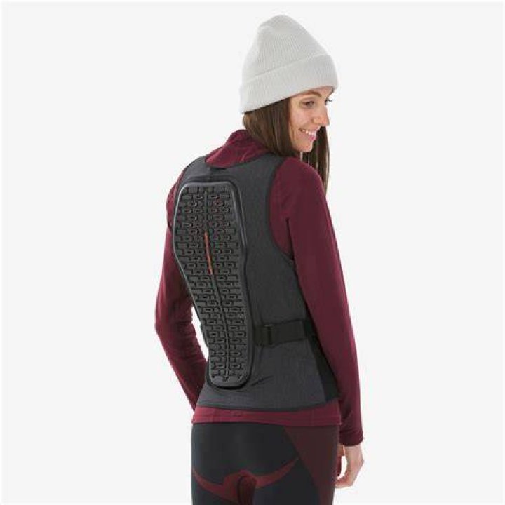 Do skiers wear padding?