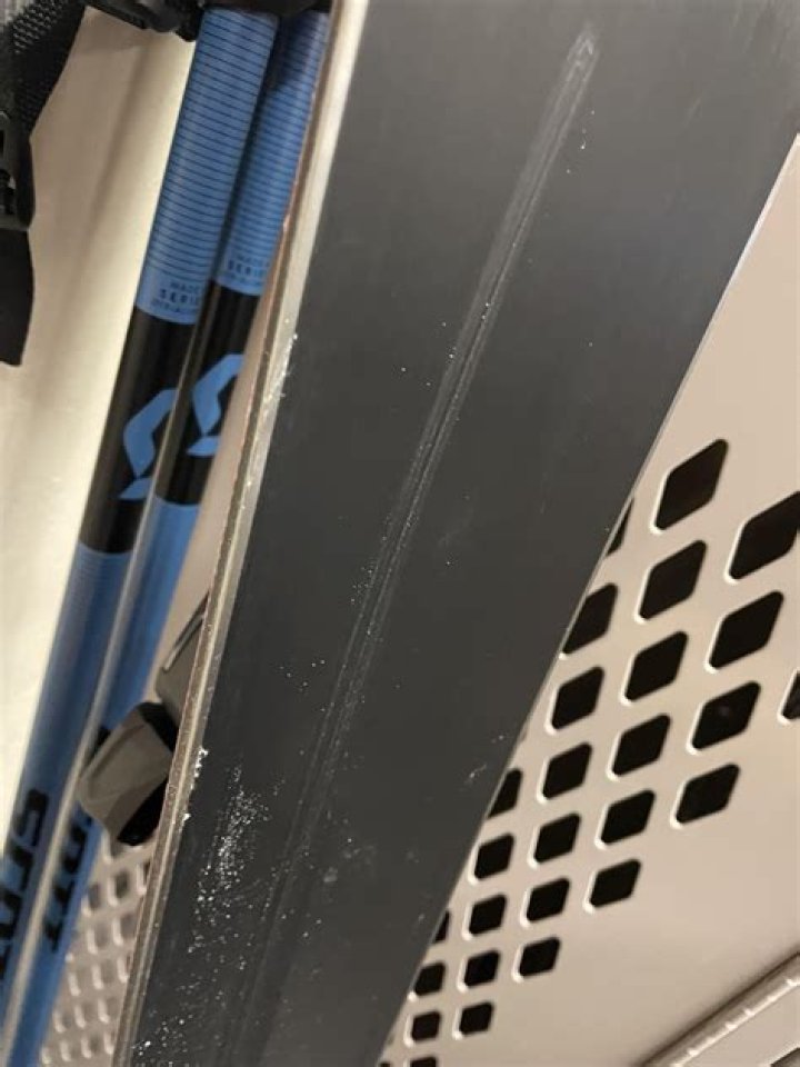 Do skis get scratched?