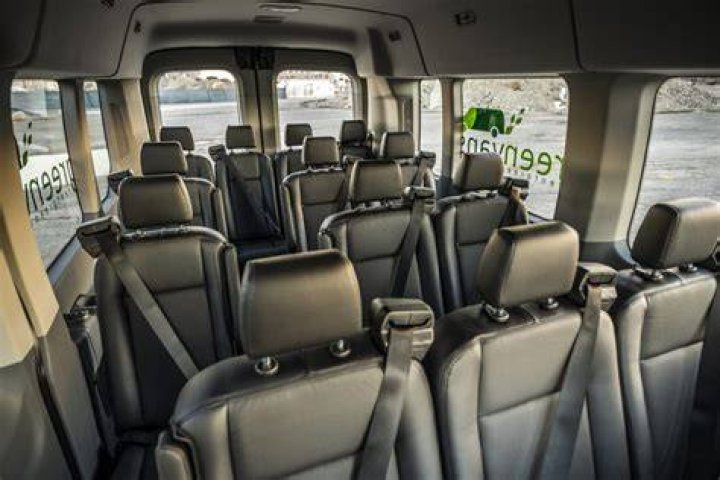 Do Smart cars have passenger seats?