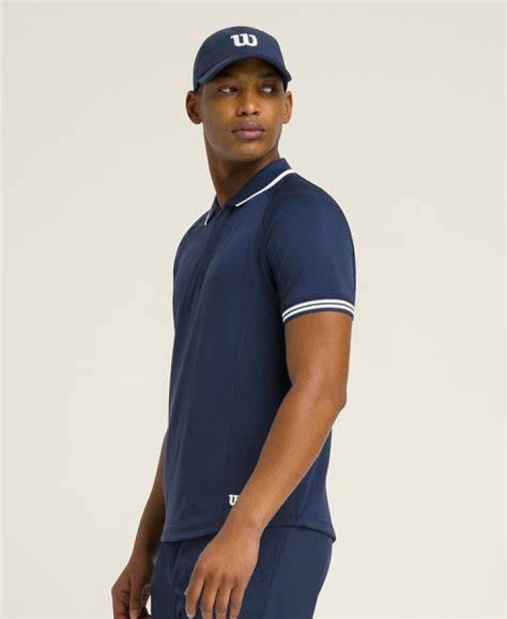 Do tennis players wear polo shirts?