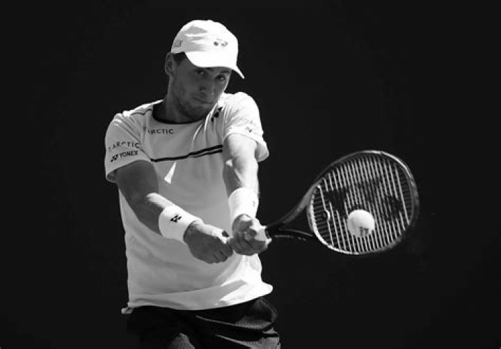 Do walkovers count as wins in tennis?