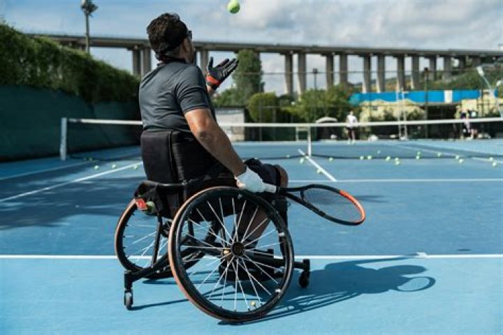 Do wheelchair tennis players use different balls?