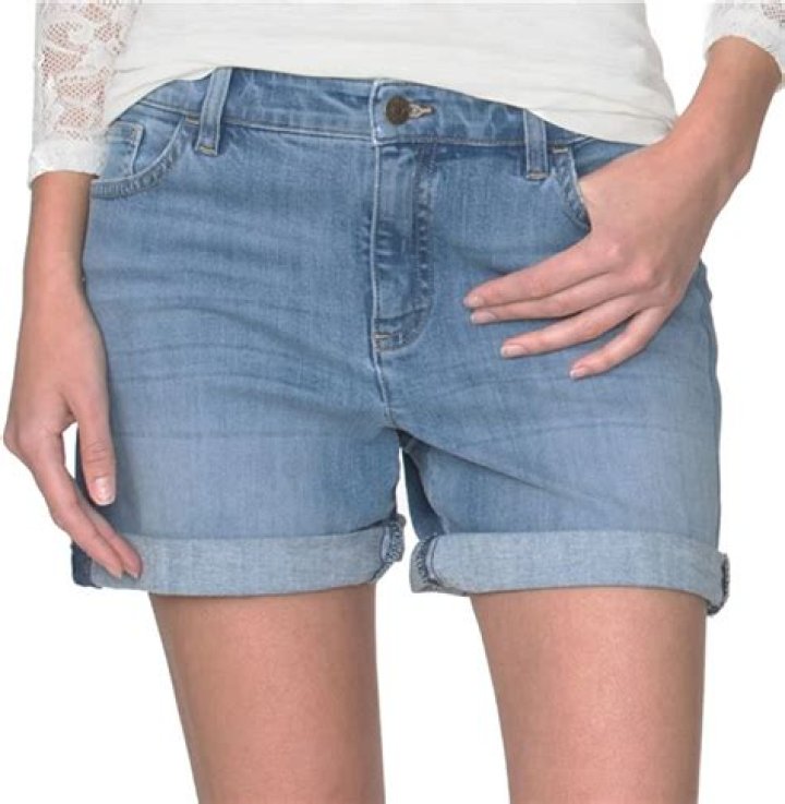 Do women's tennis shorts have pockets?