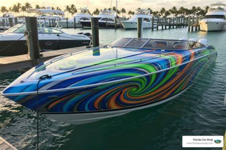 Do you reverse a boat like a car?