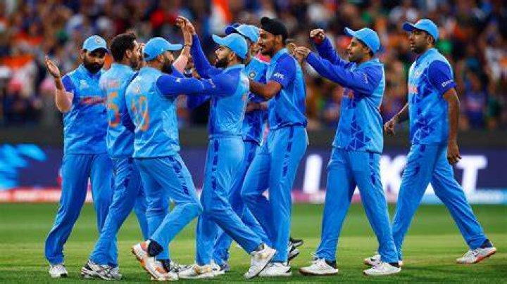 Does a cricket team have to declare?
