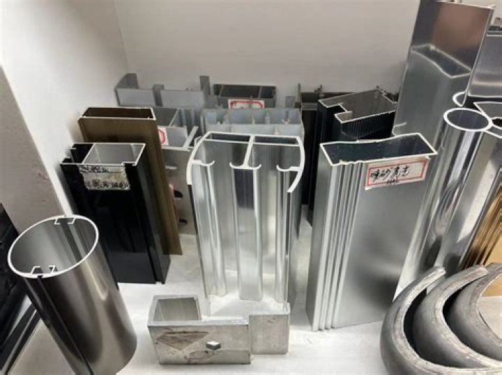 Does aluminum expand or shrink?