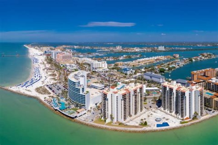 Does Clearwater Beach have clear water?