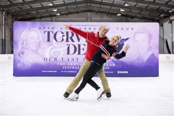 Does Dean and Torvill still skate?