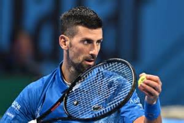 Does Djokovic Use a heavy racket?