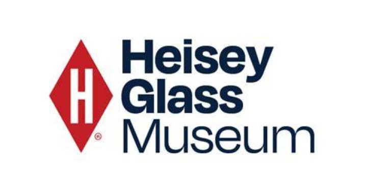 Does Heisey glass glow?
