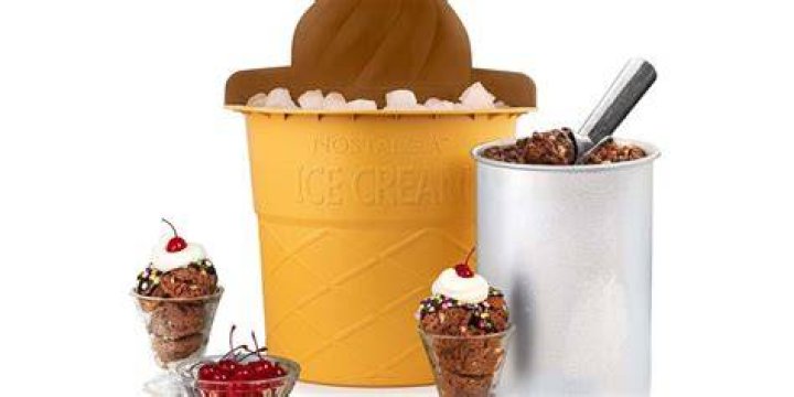 Does ice resin yellow?