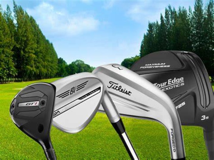 Does it cost extra to take golf clubs on a plane?