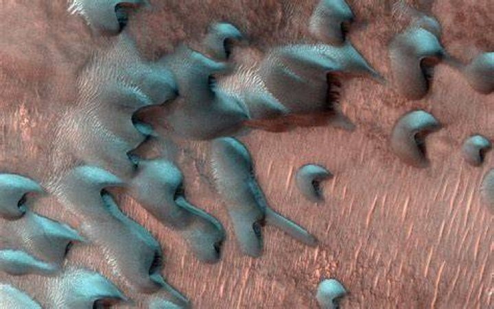 Does it snow on Mars?