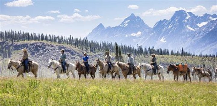 Does Jimmy really ride horses on Yellowstone?