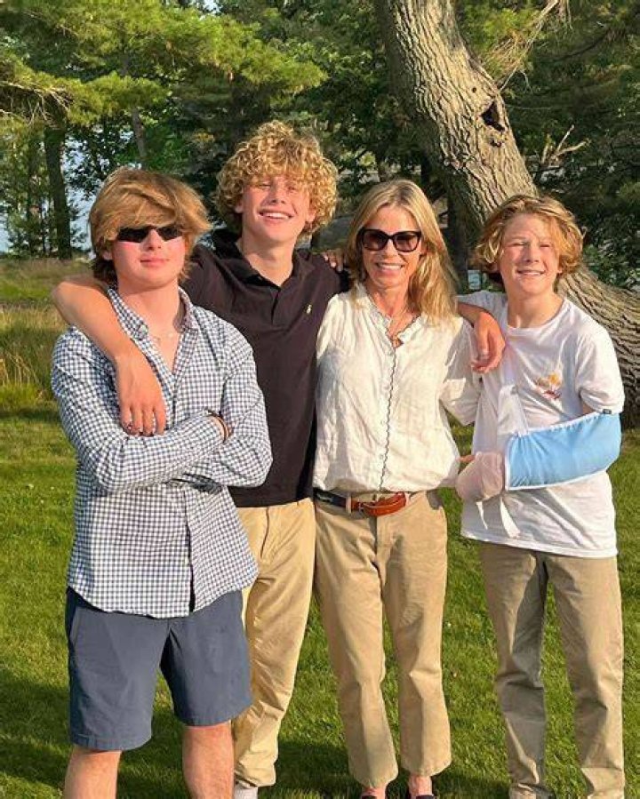 Does Julie Bowen have twins?