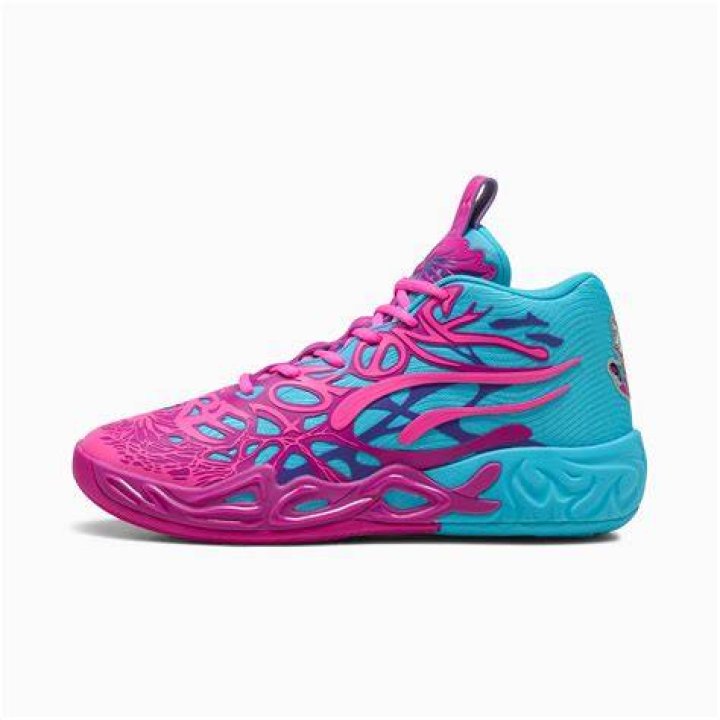 Does LaMelo Ball wear BBB shoes?