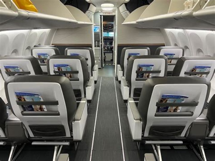 Does last row in first class recline?