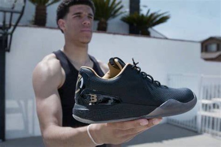 Does Lonzo wear BBB?