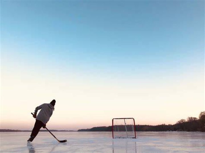 Does pond hockey ruin your skates?