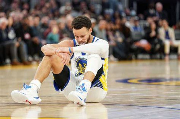 Does Steph Curry have a clothing line?