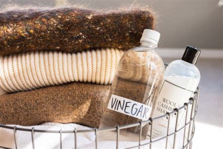Does vinegar soften wool?