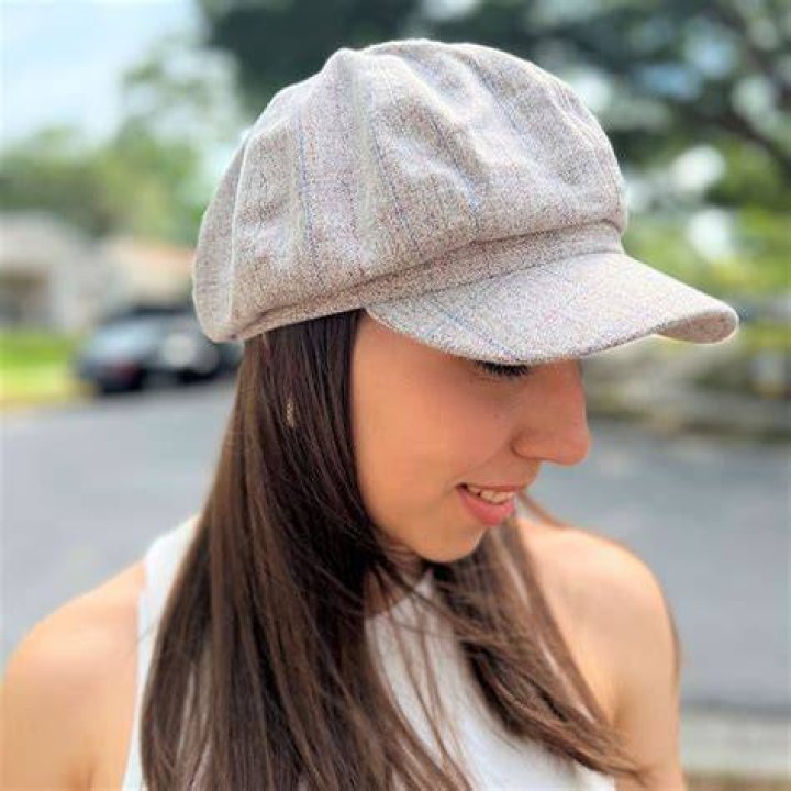 How are flat caps supposed to fit?